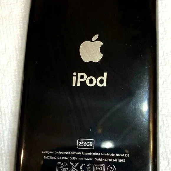 Apple iPod classic 7th Generation Gray Black (256GB) SSD Bundle